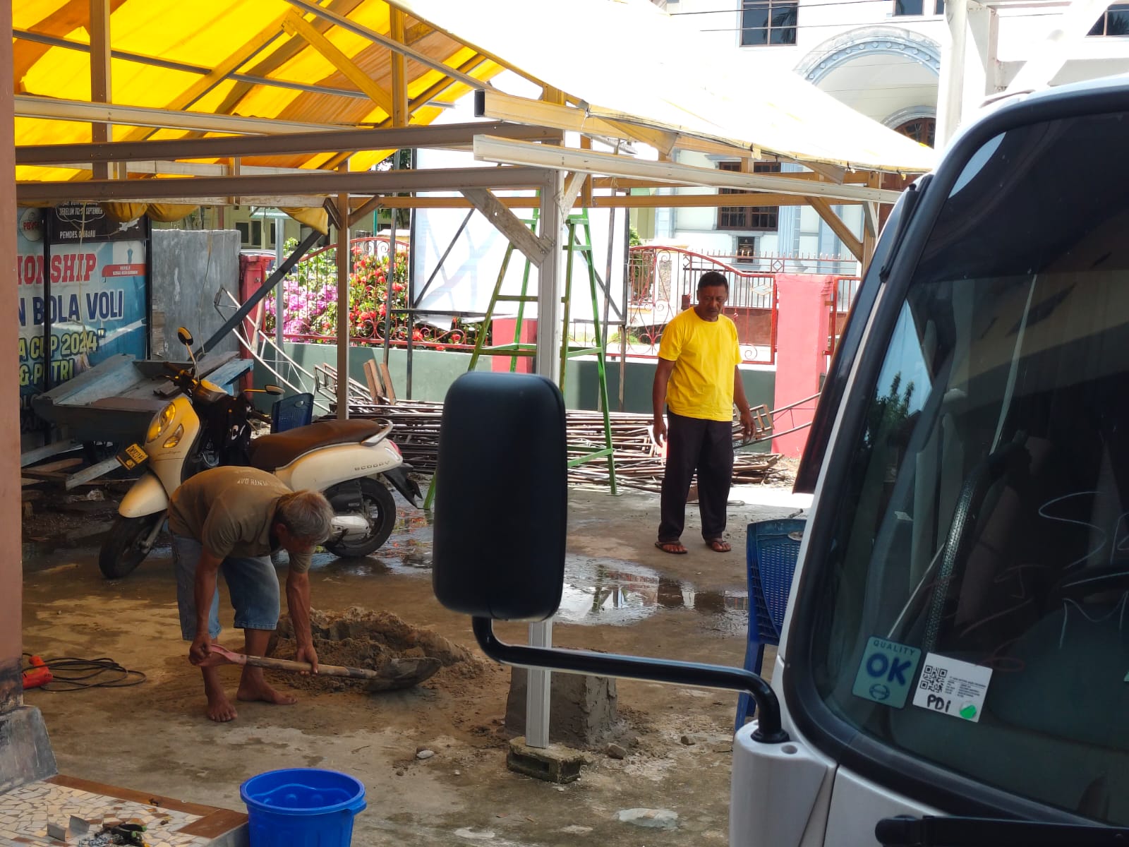 Rehab parkiran mobil KOPDES